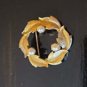 🔸️5/$25🔸️Vintage Brooks Wreath Brooch